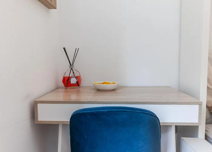 Stile E Comodità Nel Vivace Centro Di Appartamento
